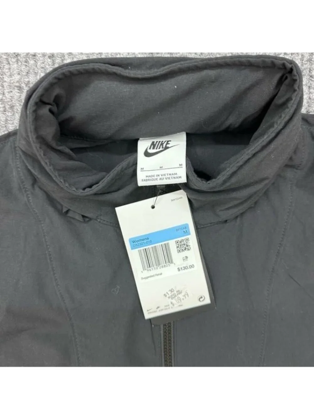 Nike Sportswear Revolution Anorak Utility Jacket DX2321-010 Womens sz Medium NEW